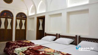 اتاق 3 تخته هتل سنتی شاسوسا - کاشان - اصفهان
